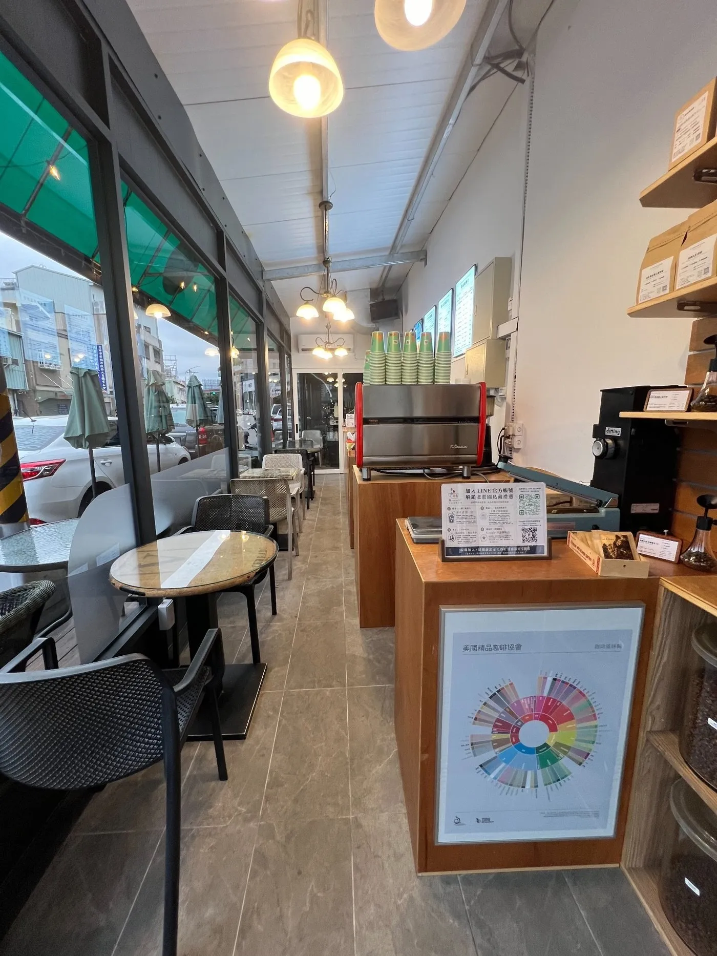 Inside ROMANOR COFFEE, Shuinan, Taichung